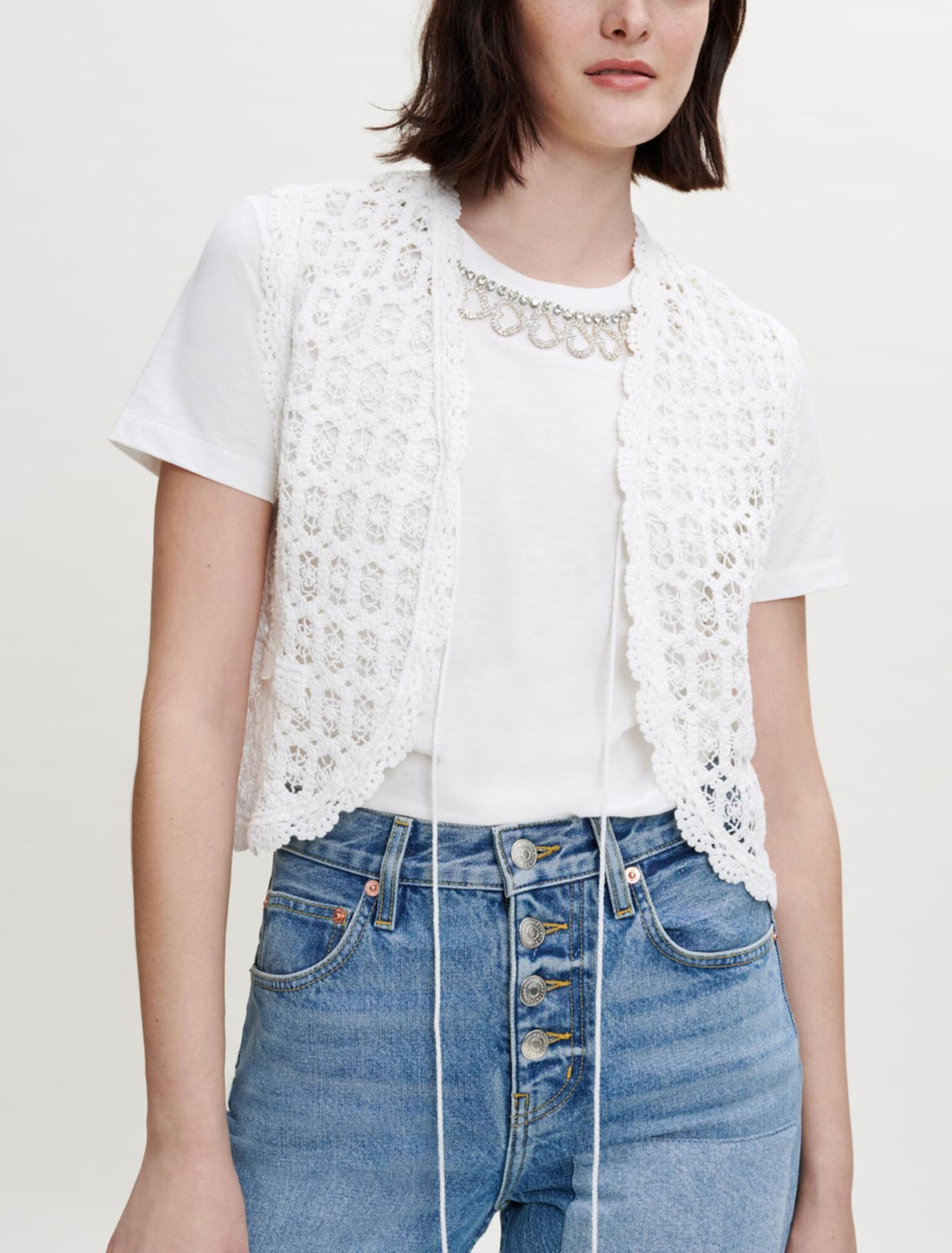 Petite veste sans manche en guipure