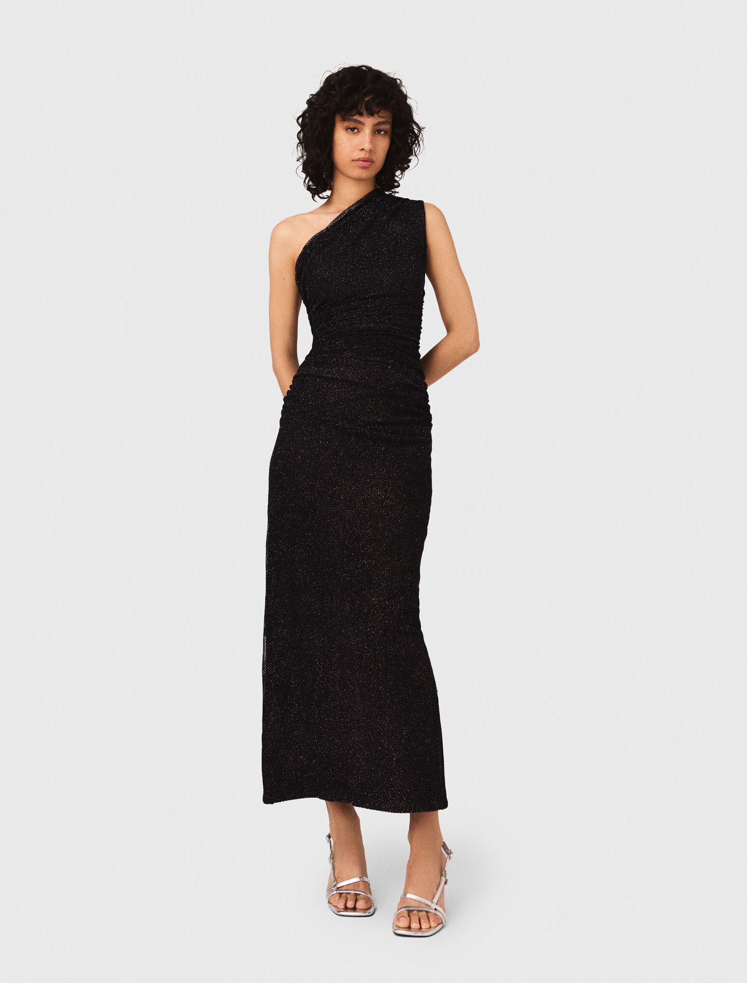 Robe asymétrique en maille strassée