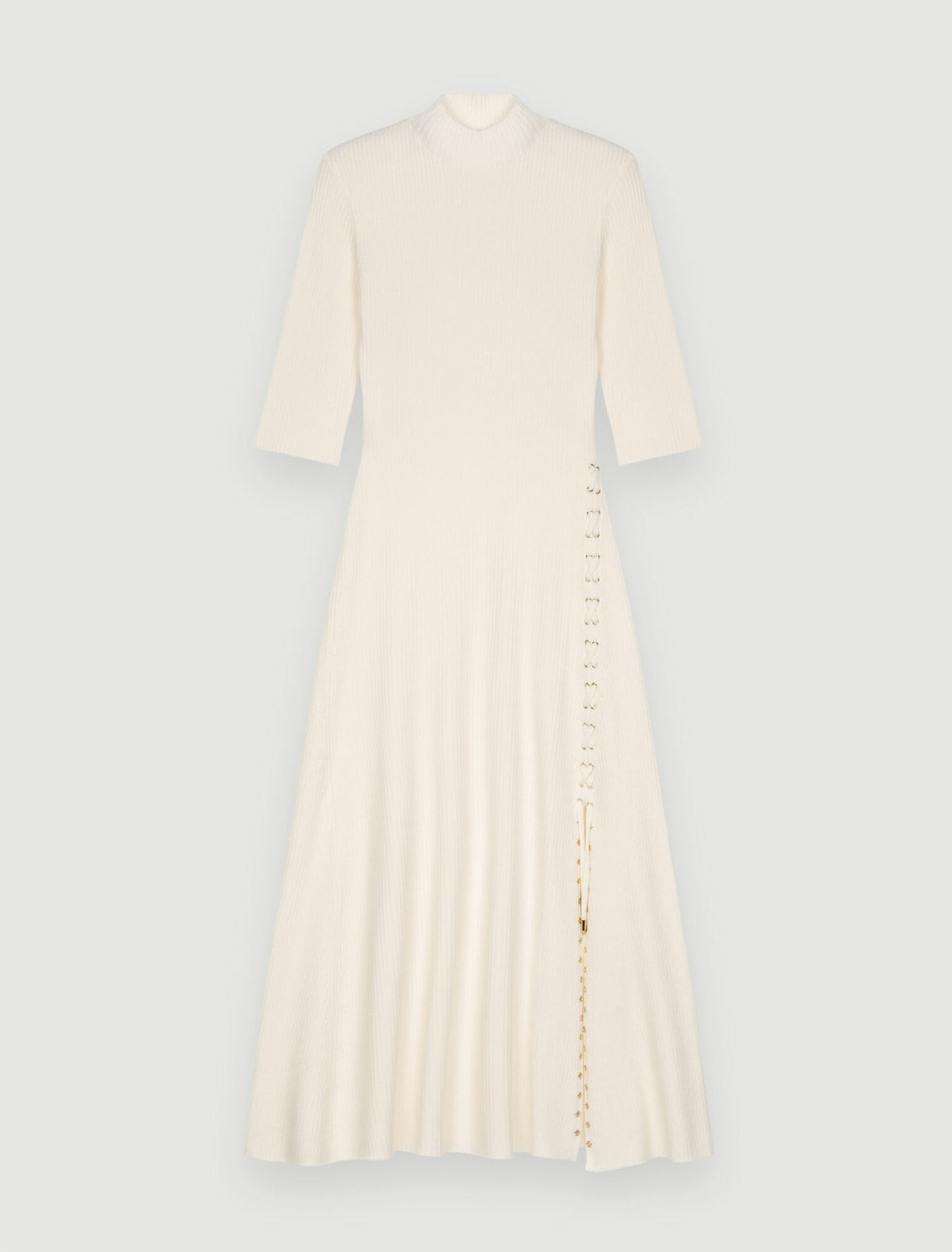 Robe en maille à côtes et œillets dorés
