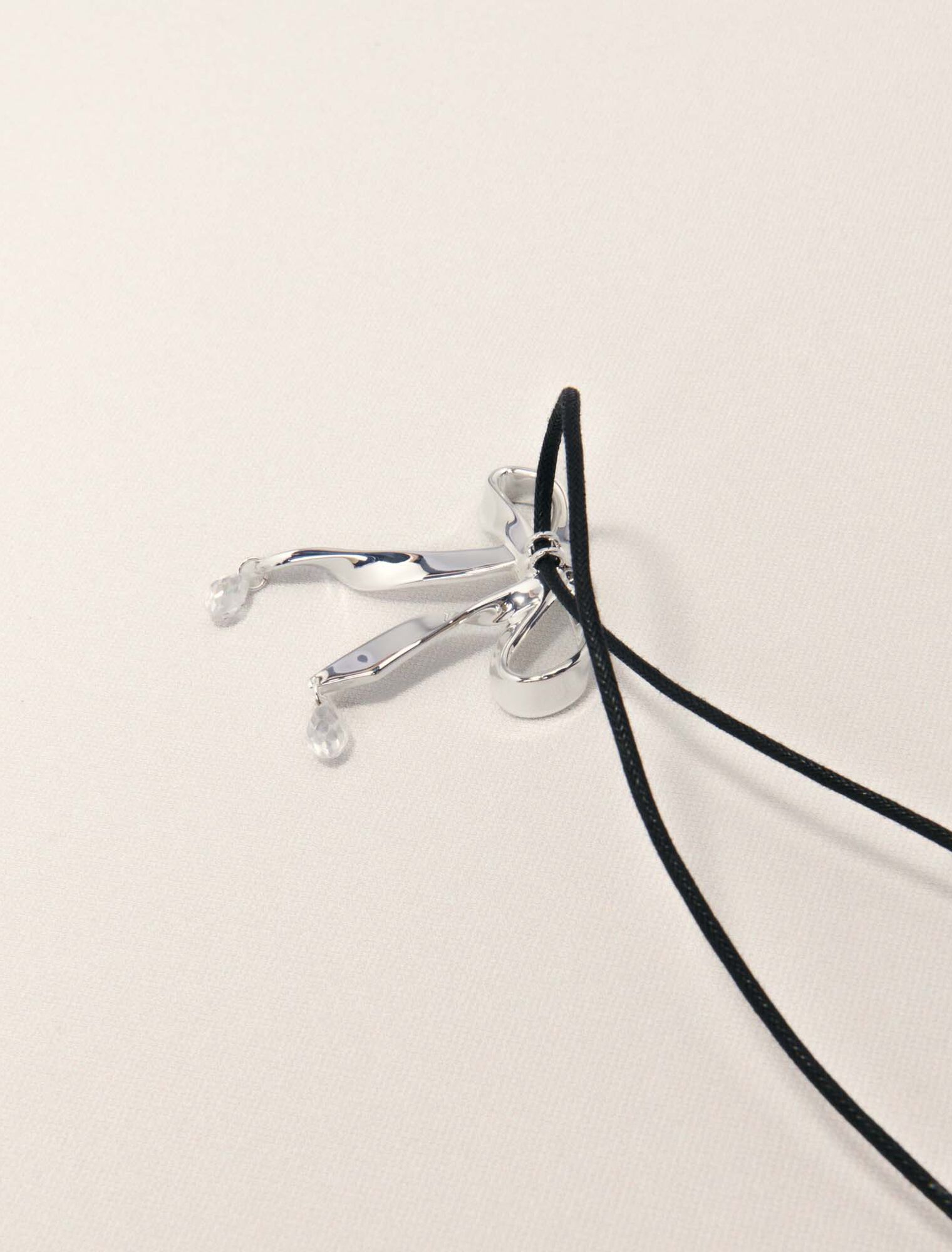 Collier nœud argenté à nouer