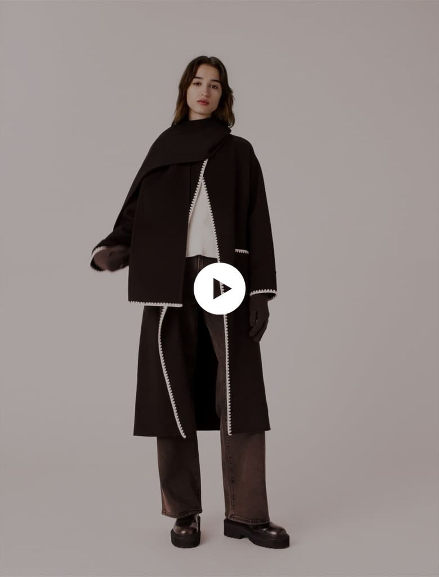 Manteau en double face brodé