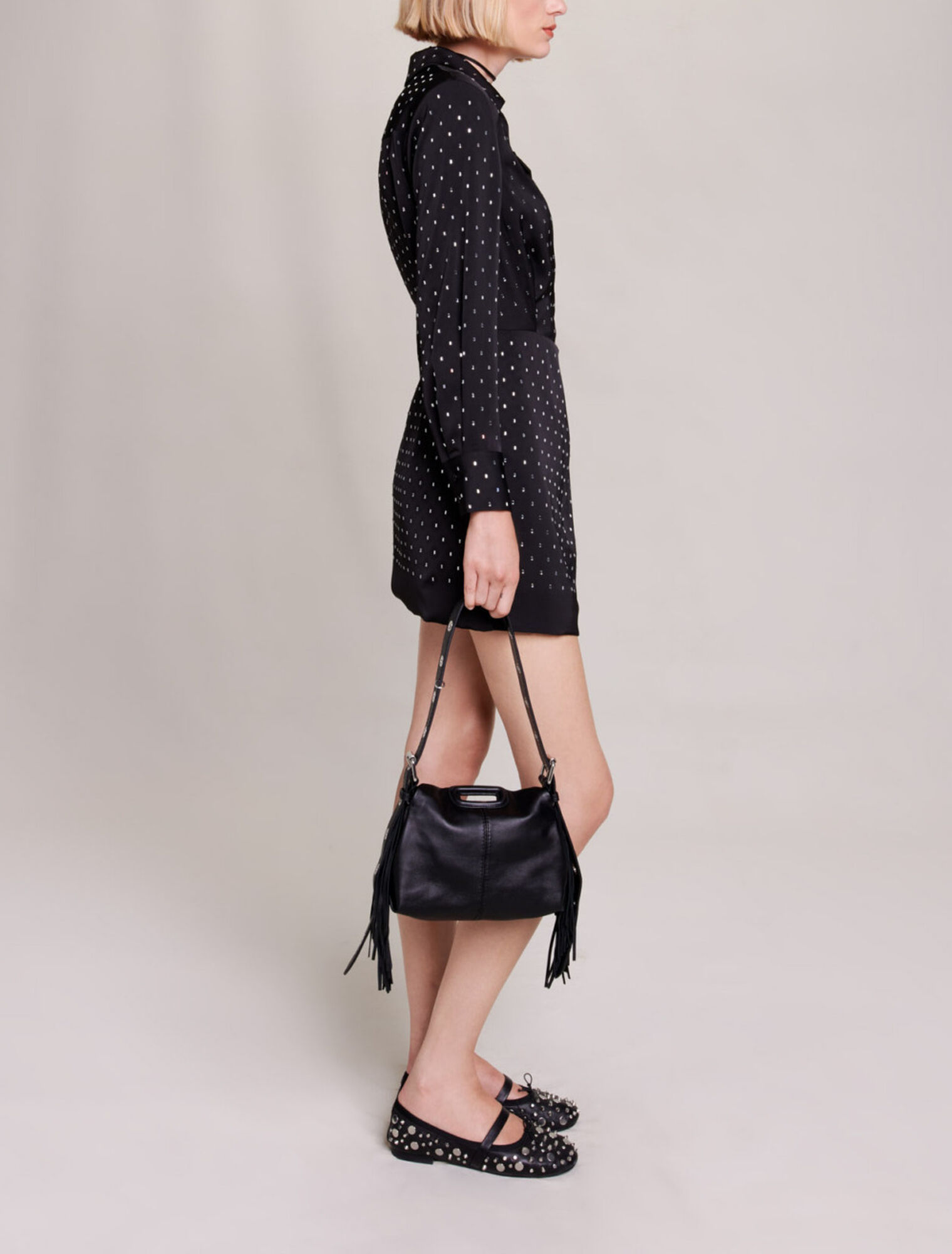 Robe courte satinée à strass