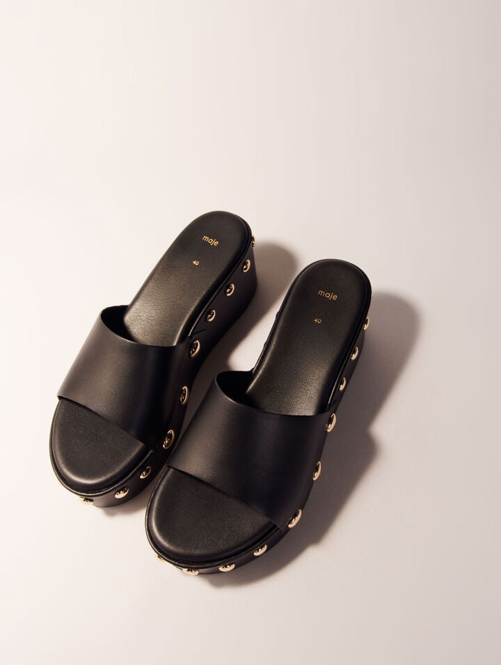 Mules compensées en cuir à studs