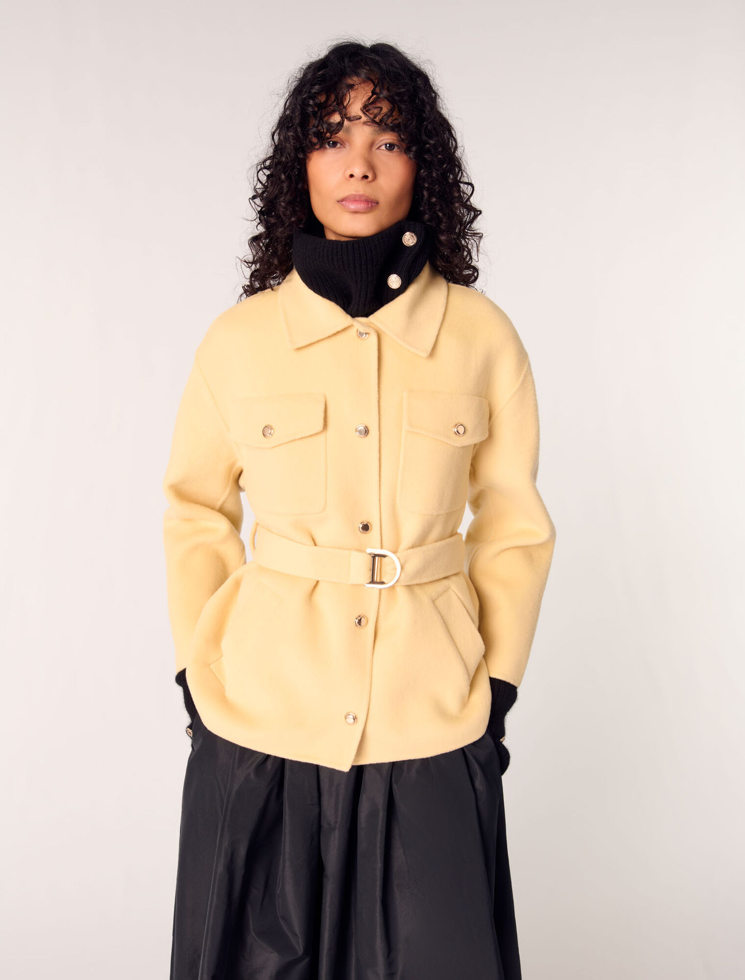 Manteau court double face ceinturé
