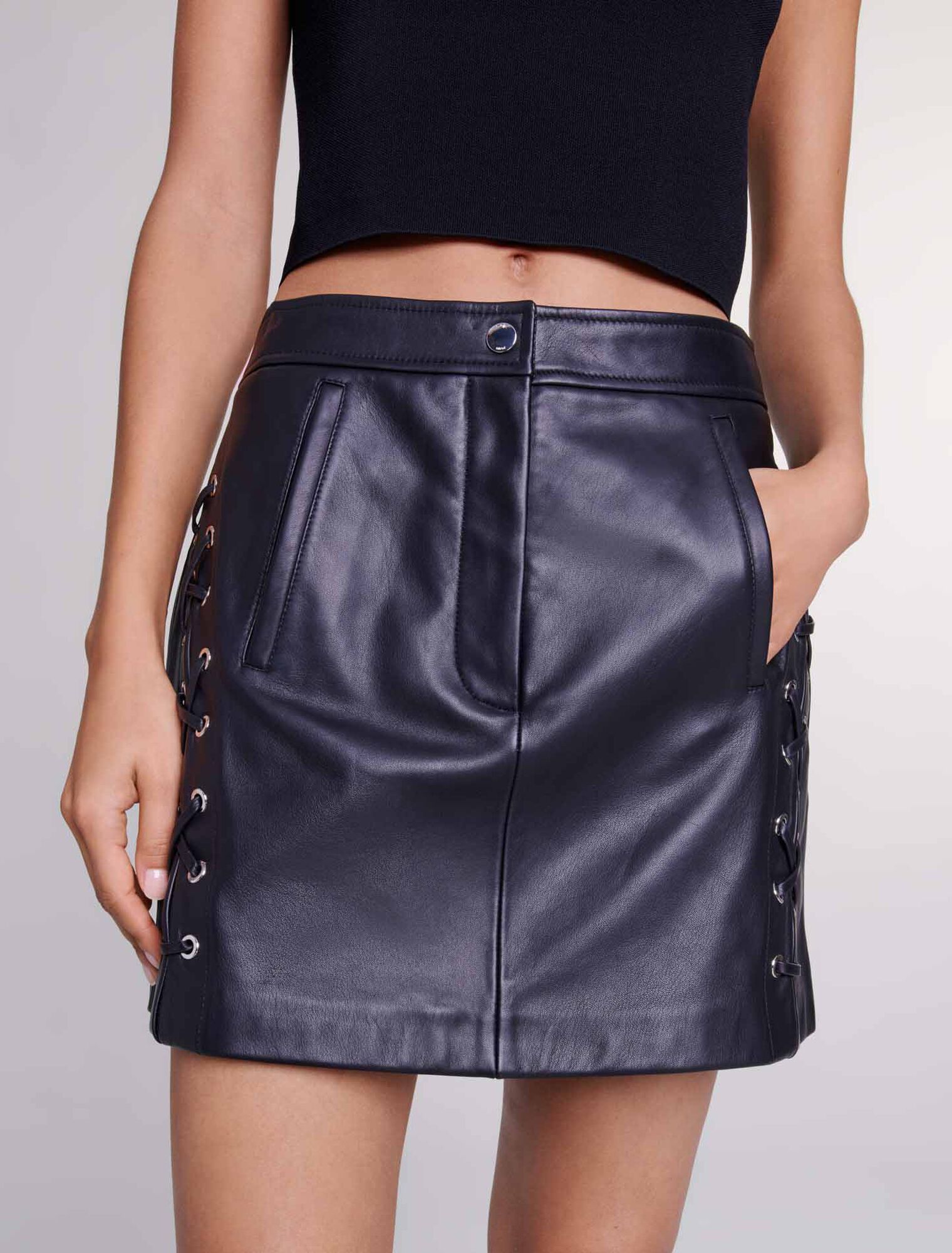 Jupe courte en cuir