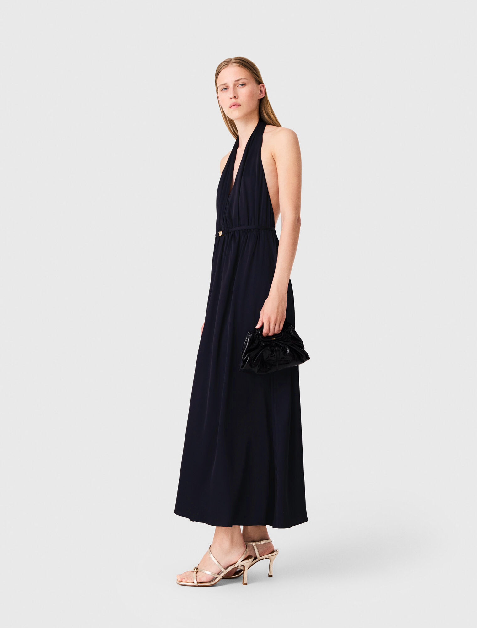Robe longue pliss&eacute;e dos nu