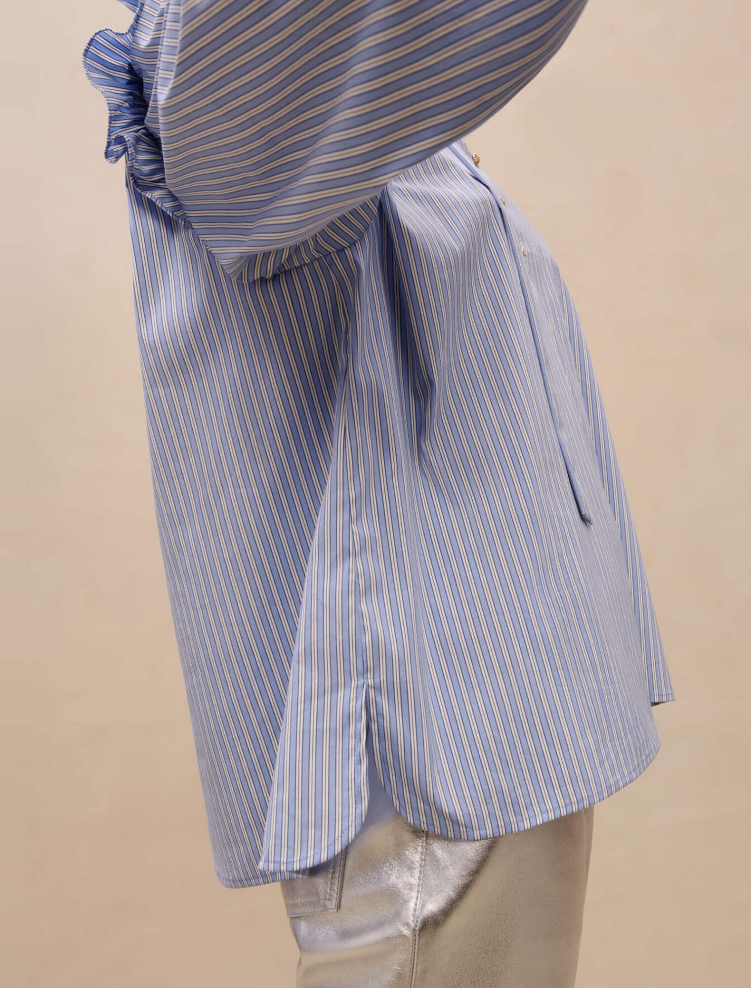 Blouse bleue à rayures