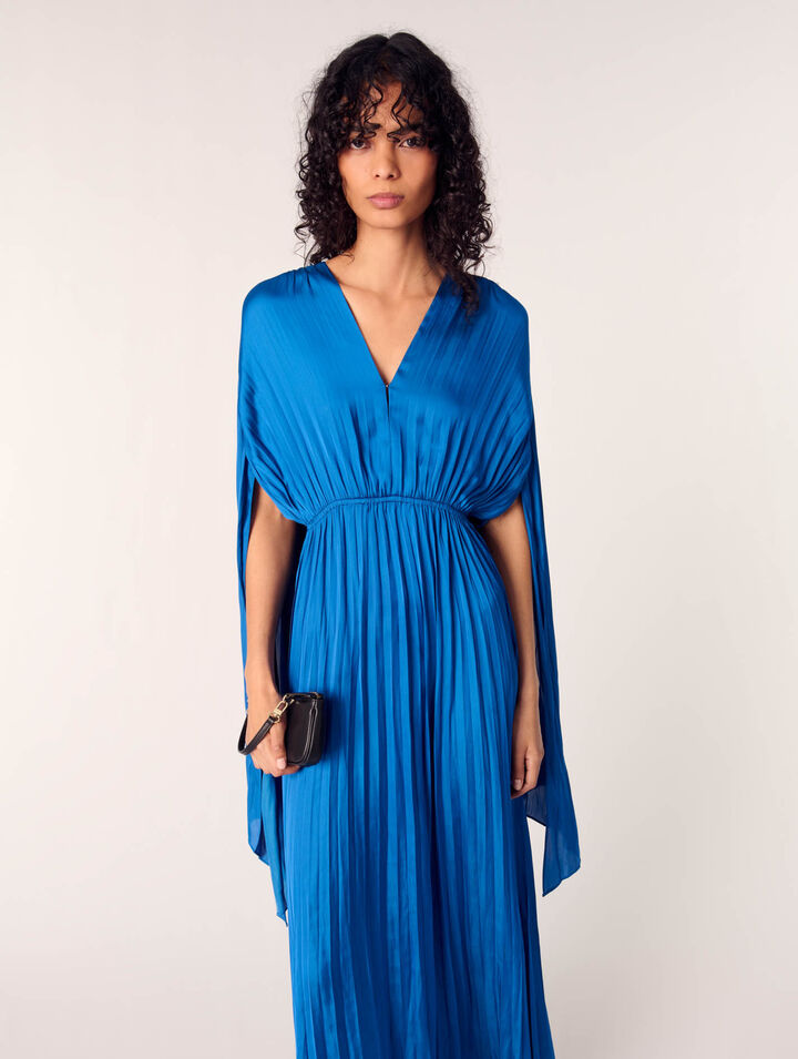 Robe longue à cape satinée plissée