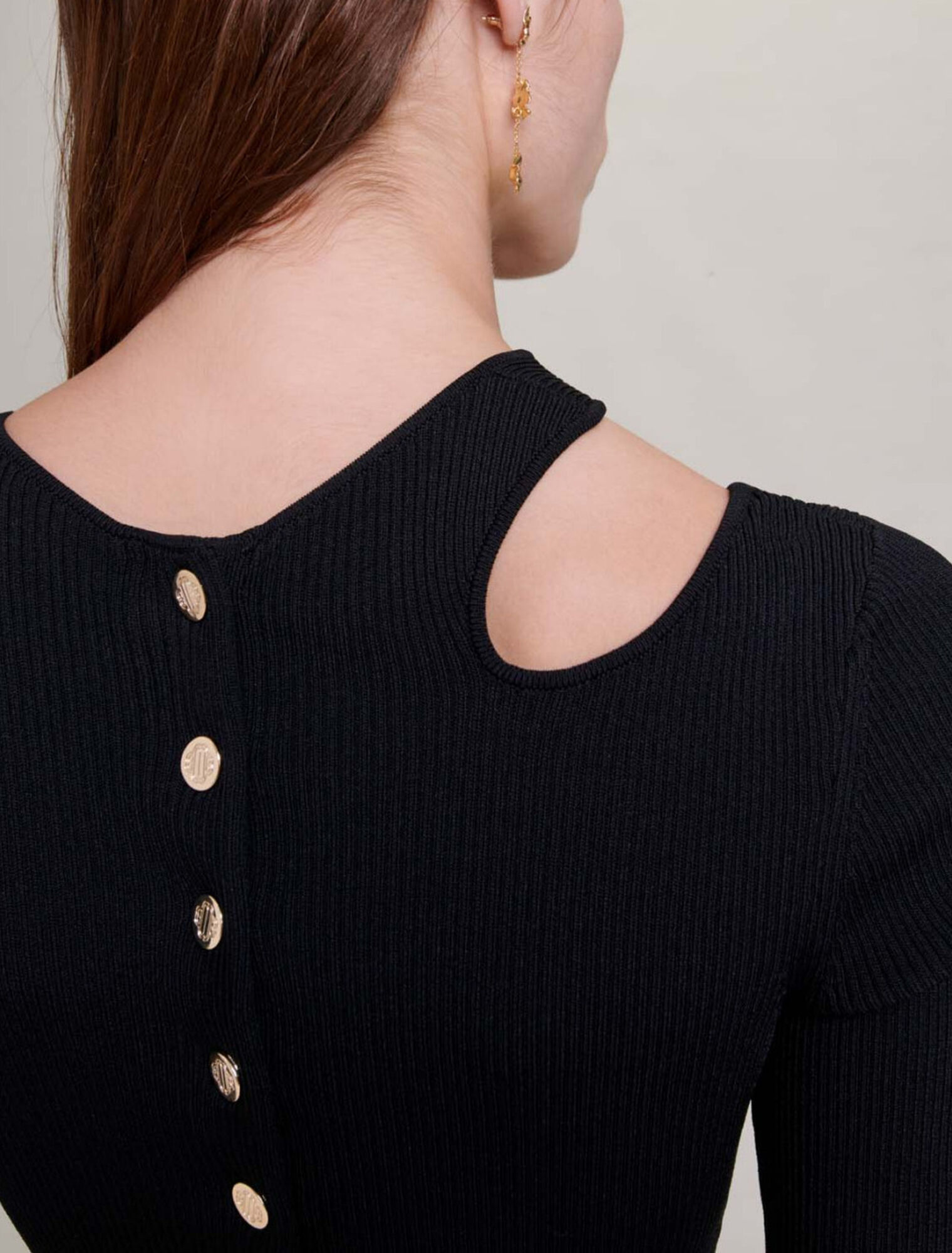 Robe en maille ouverte à l'épaule