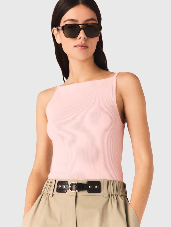 Top &agrave; encolure haute droite