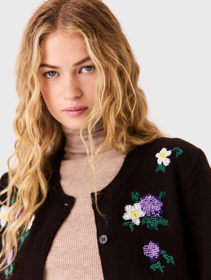 Cardigan avec broderies florales