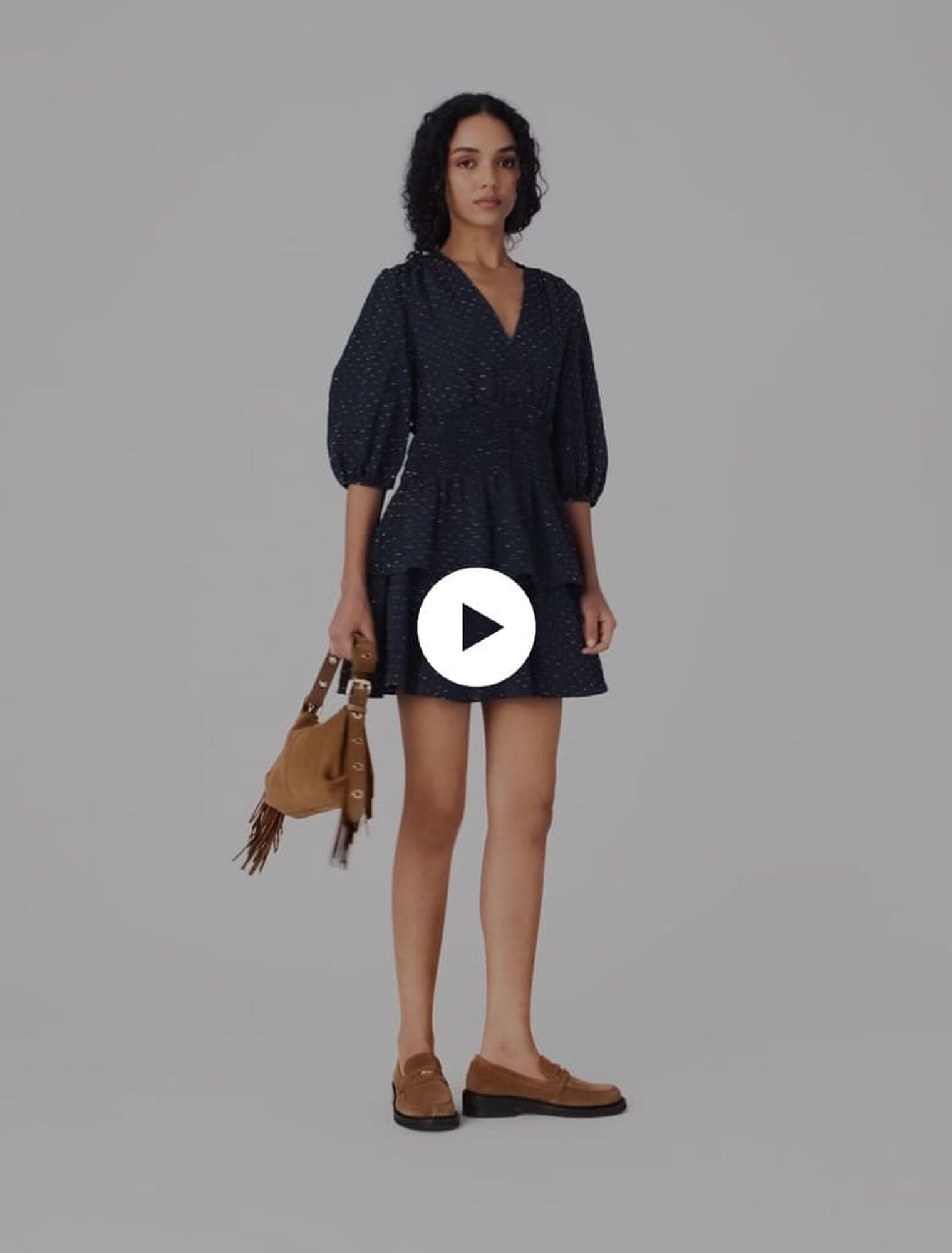 Robe &agrave; volants et strass