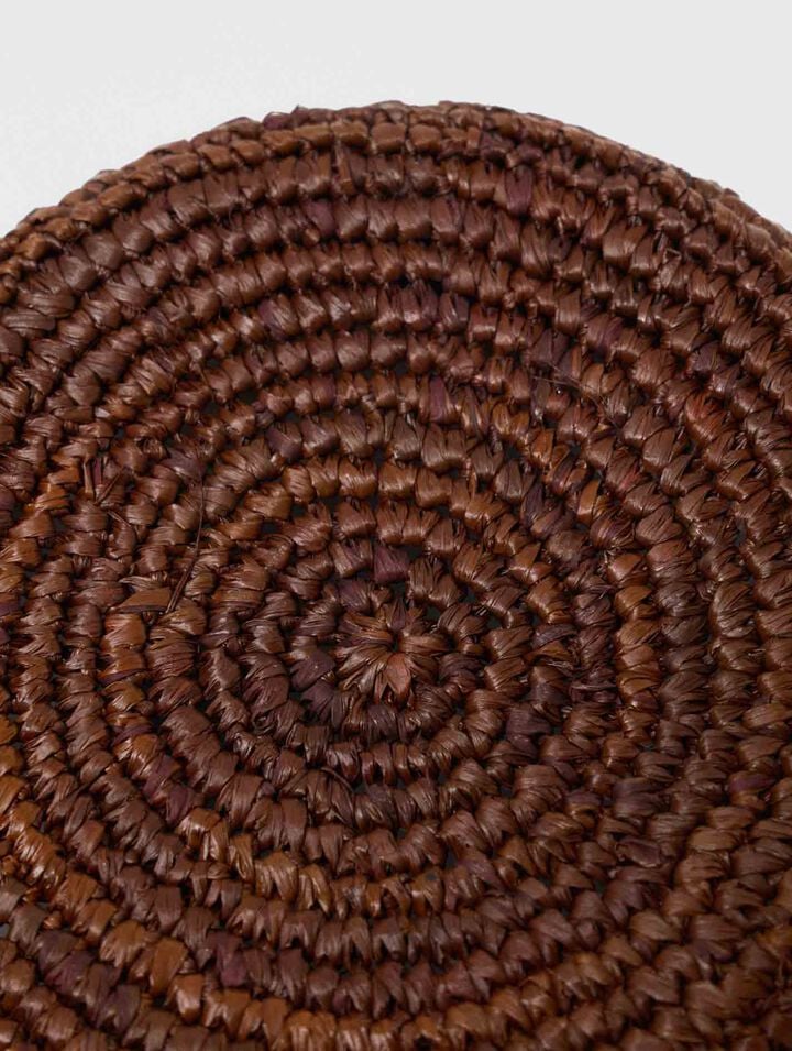 Bob color&eacute; en raphia naturel