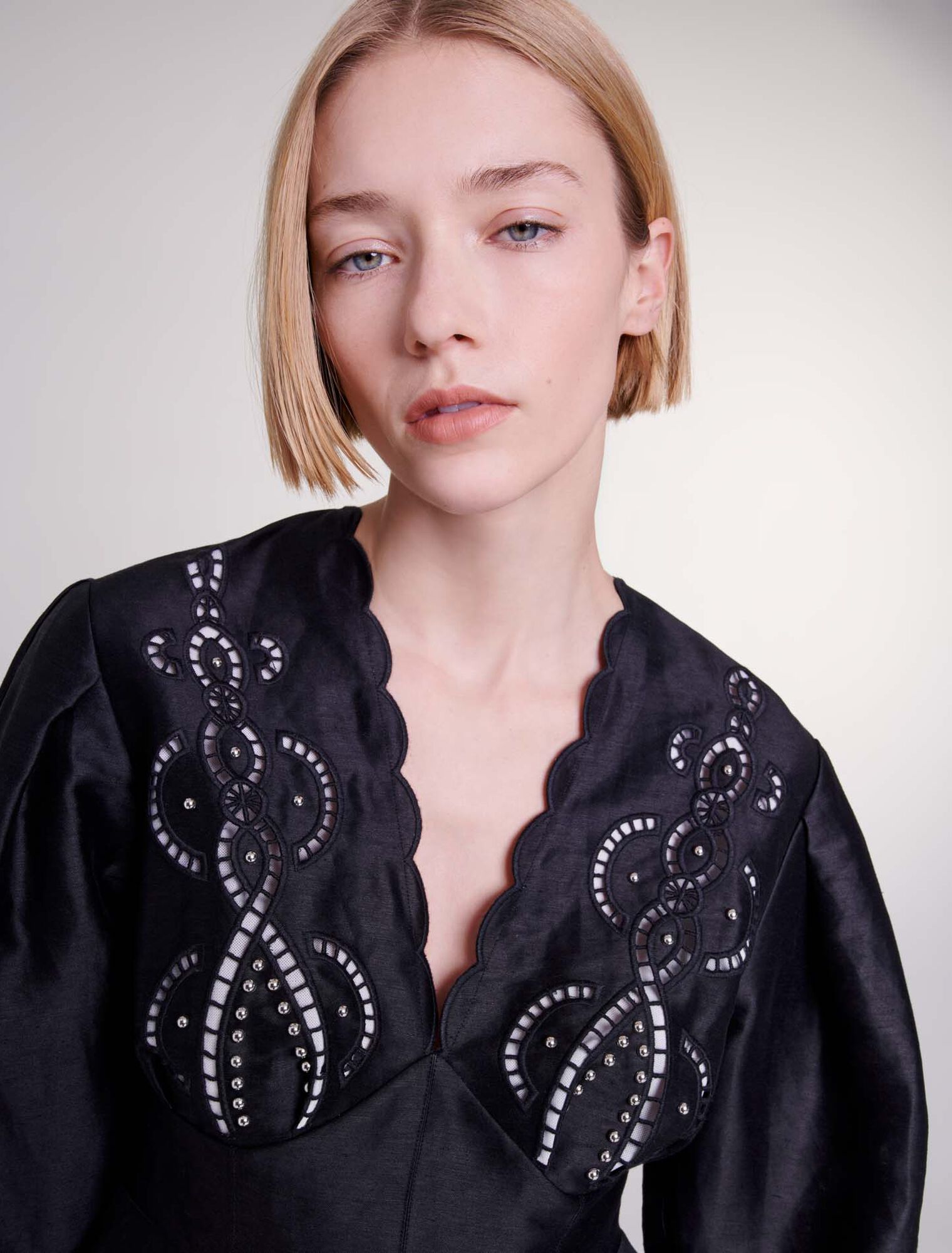 Robe courte en lin à broderies