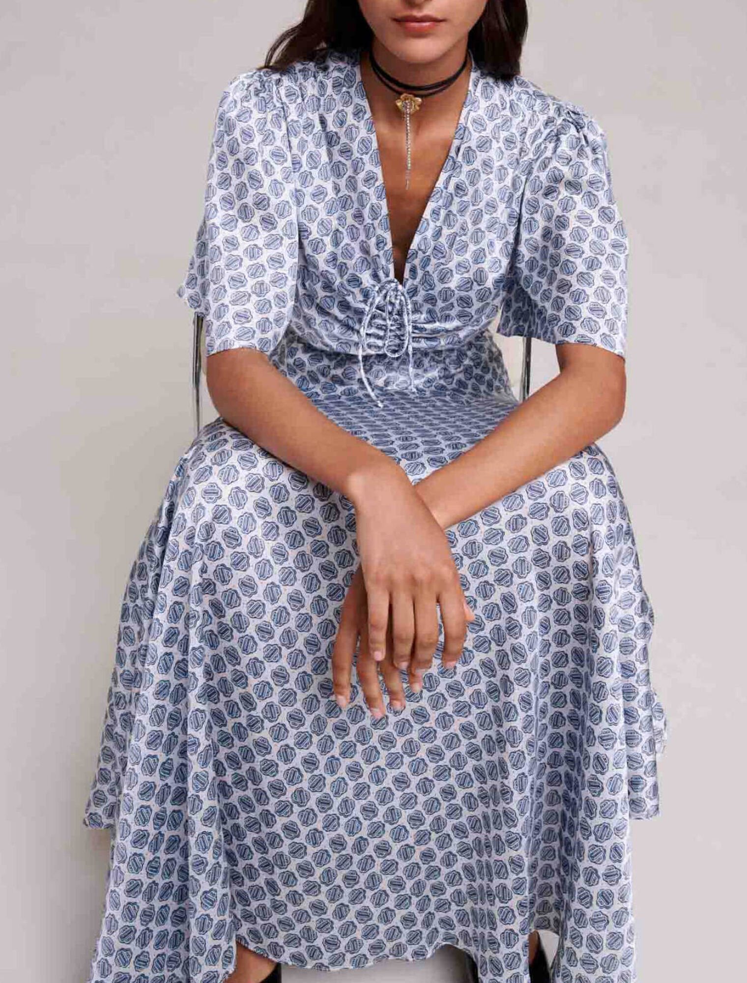 Robe longue asym&eacute;trique satin&eacute;e