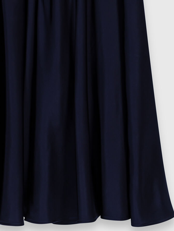 Robe longue drap&eacute;e en satin