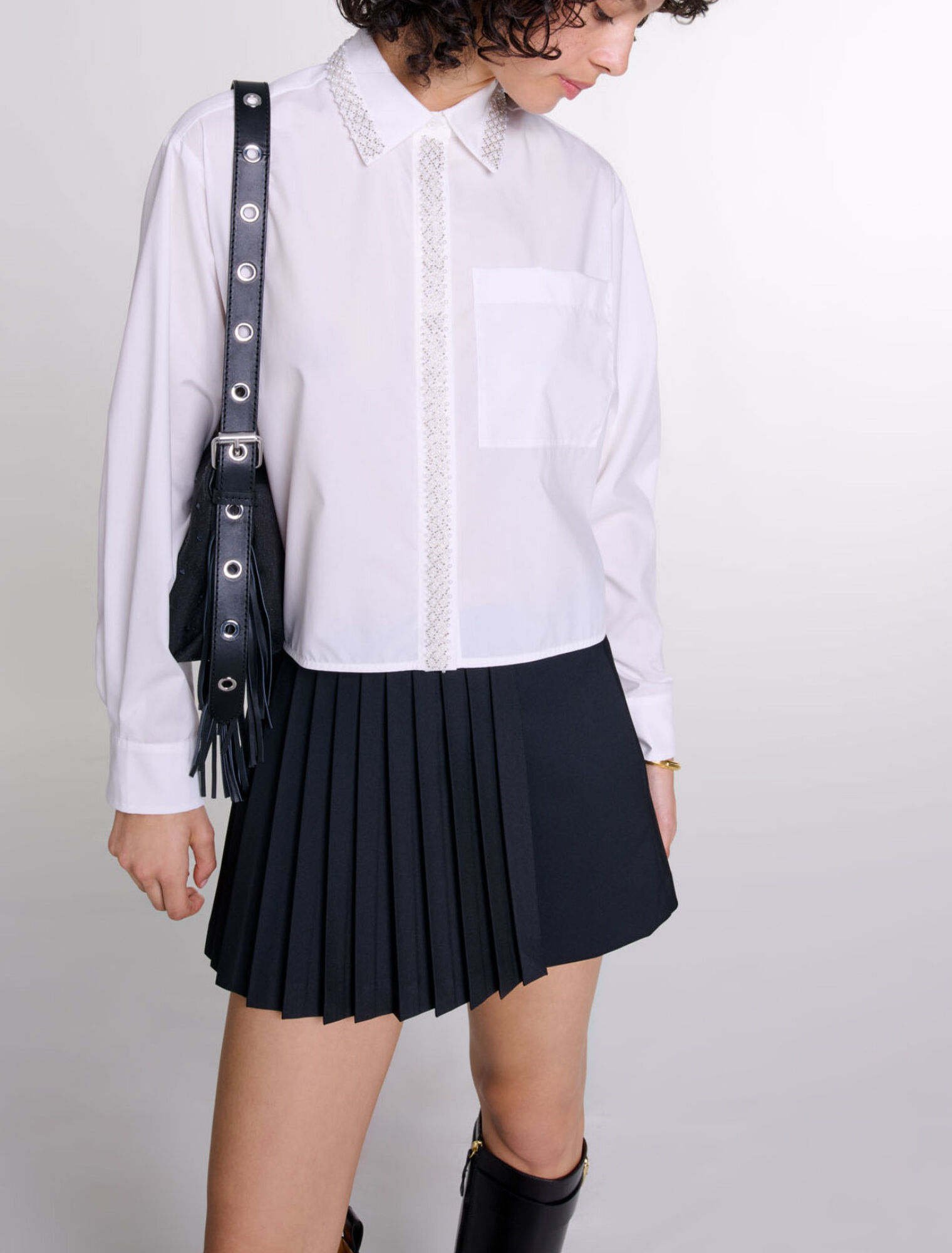 Chemise courte orn&eacute;e de perles