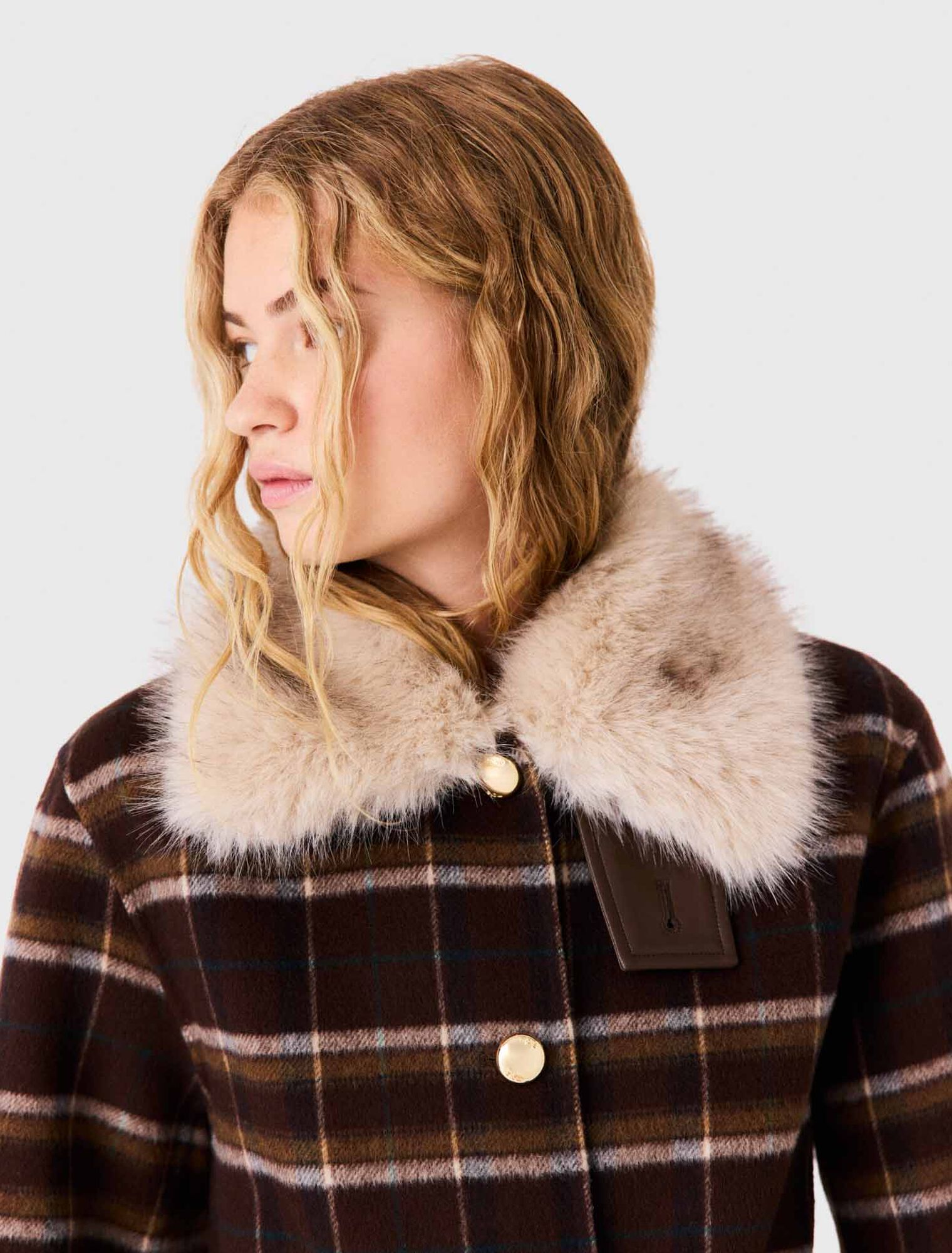 Manteau long et col fausse fourrure