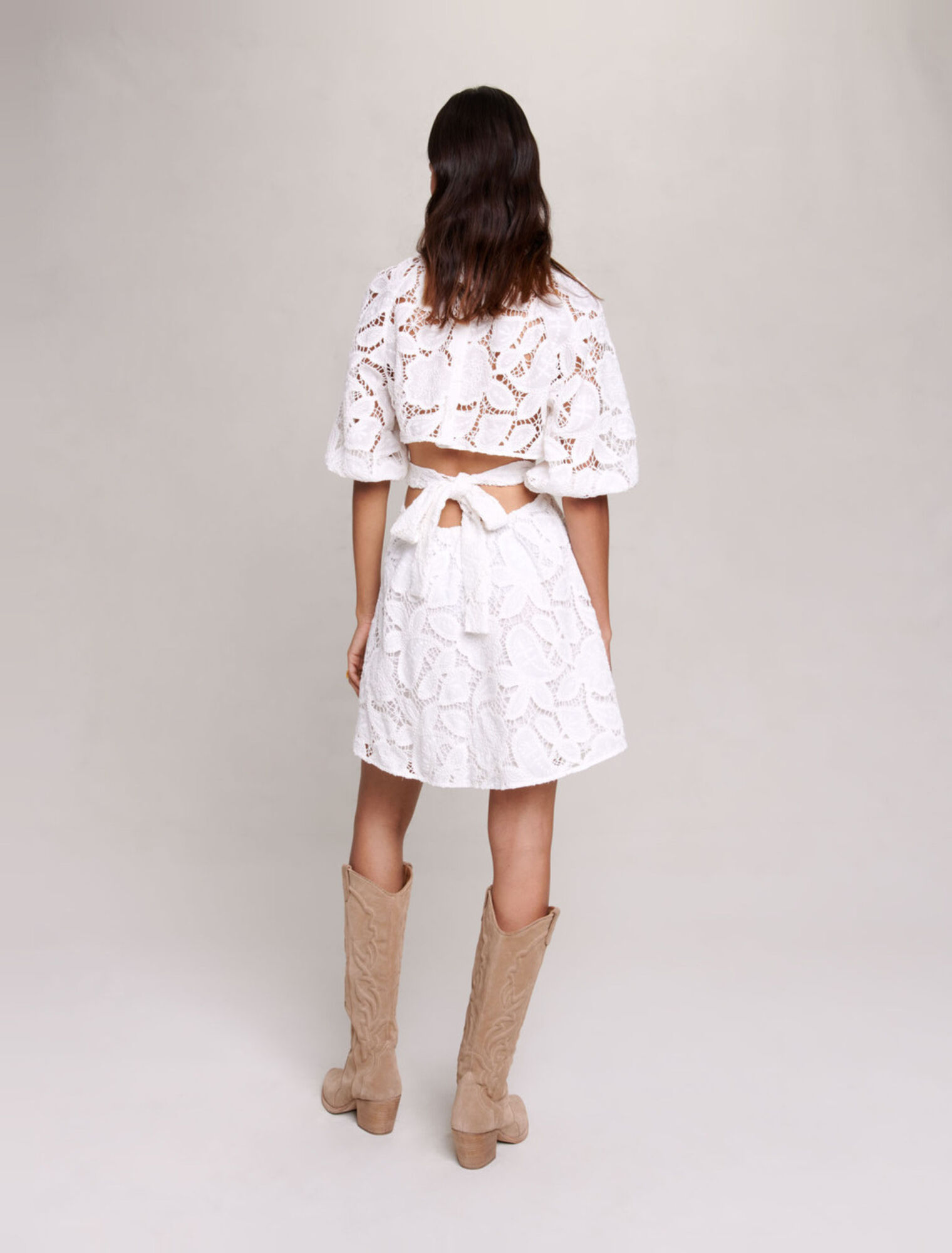 Robe courte en coton brodé