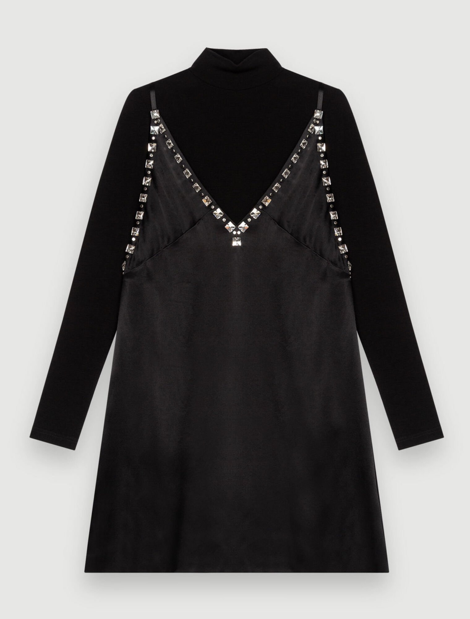 Robe en satin noir à bretelle à bijoux