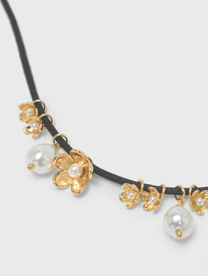 Collier cordon &agrave; d&eacute;tails fleurs
