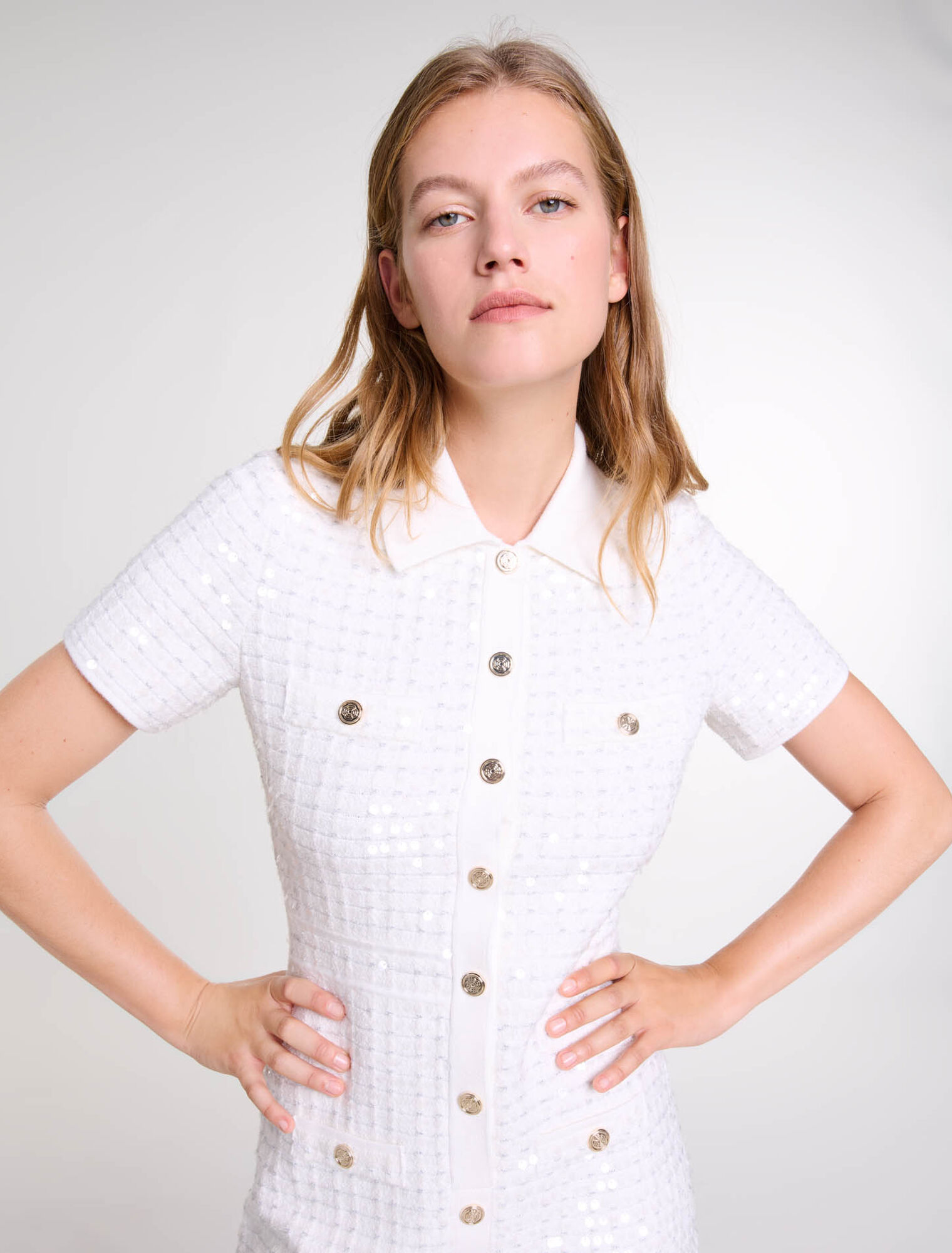 Robe courte en maille à sequins