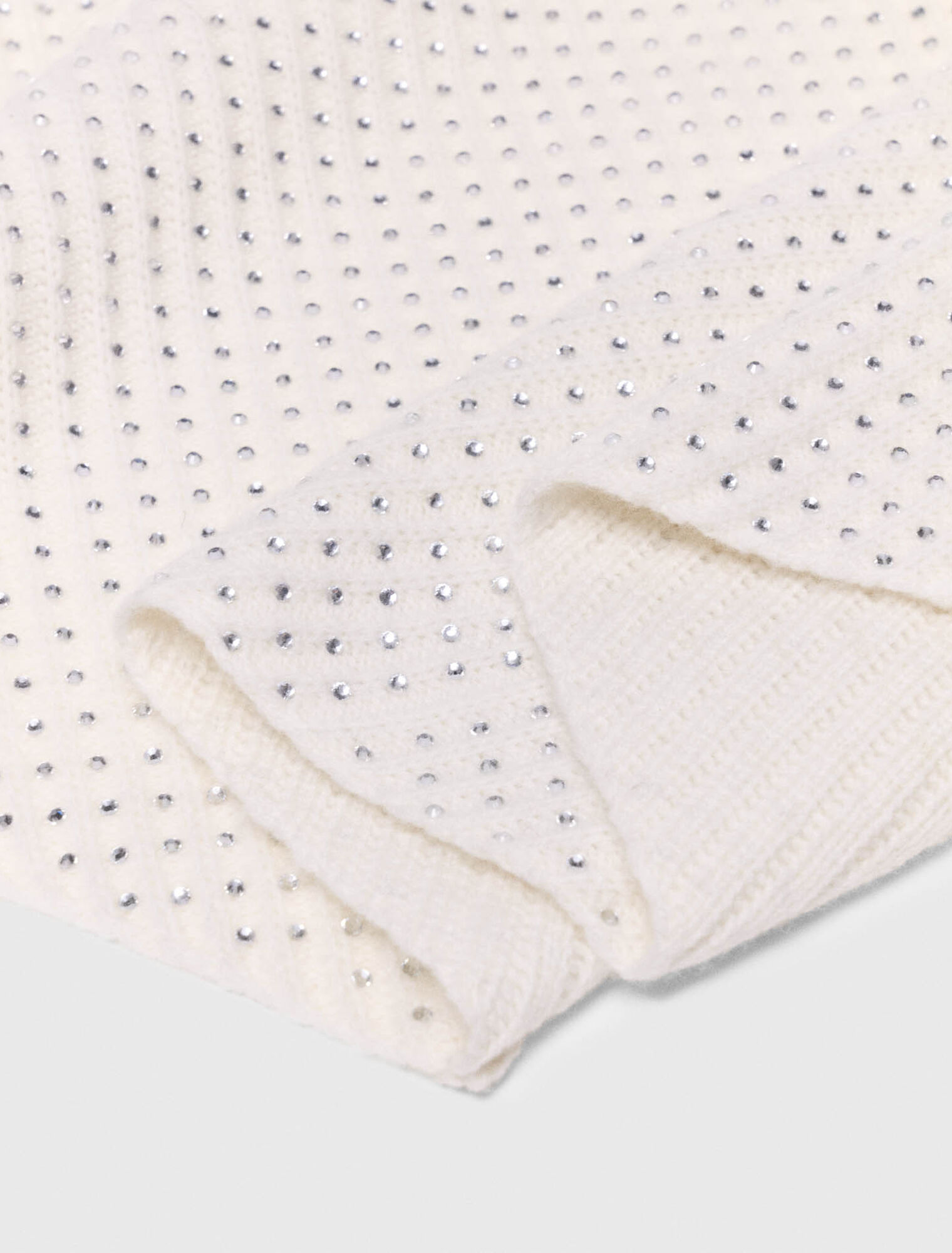 Echarpe triangle en laine strass&eacute;e