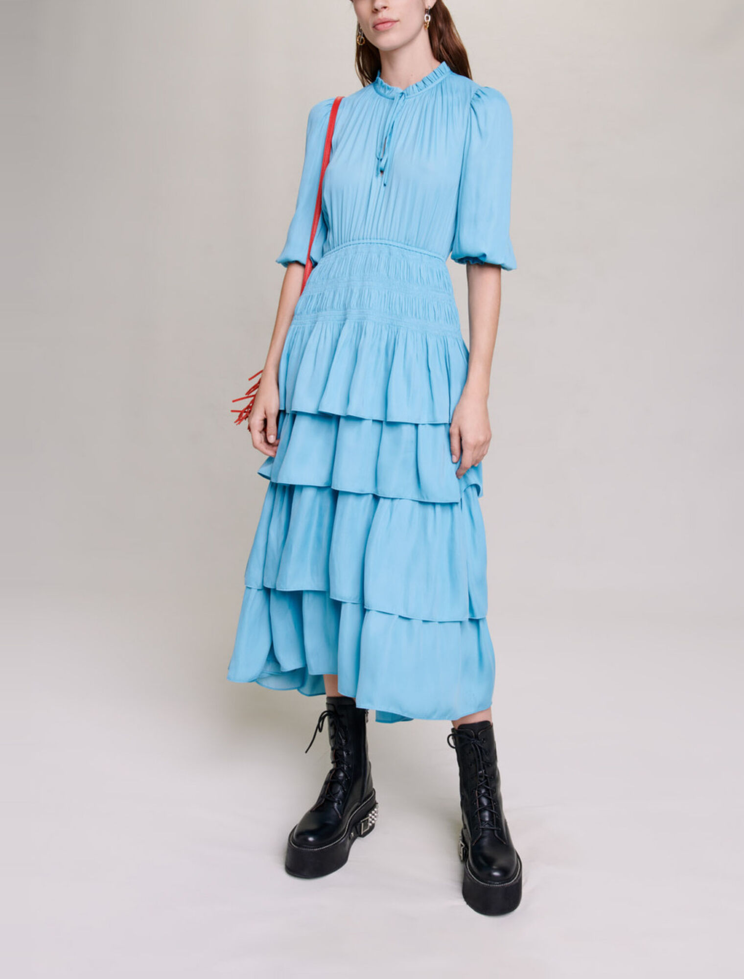 Robe longue satinée à volants