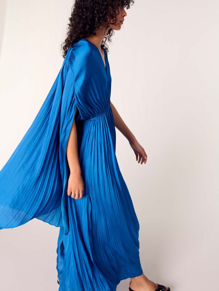 Robe longue à cape satinée plissée