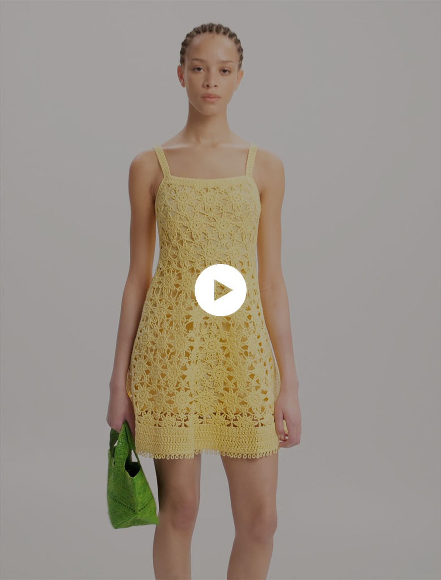 Robe courte à bretelles en crochet