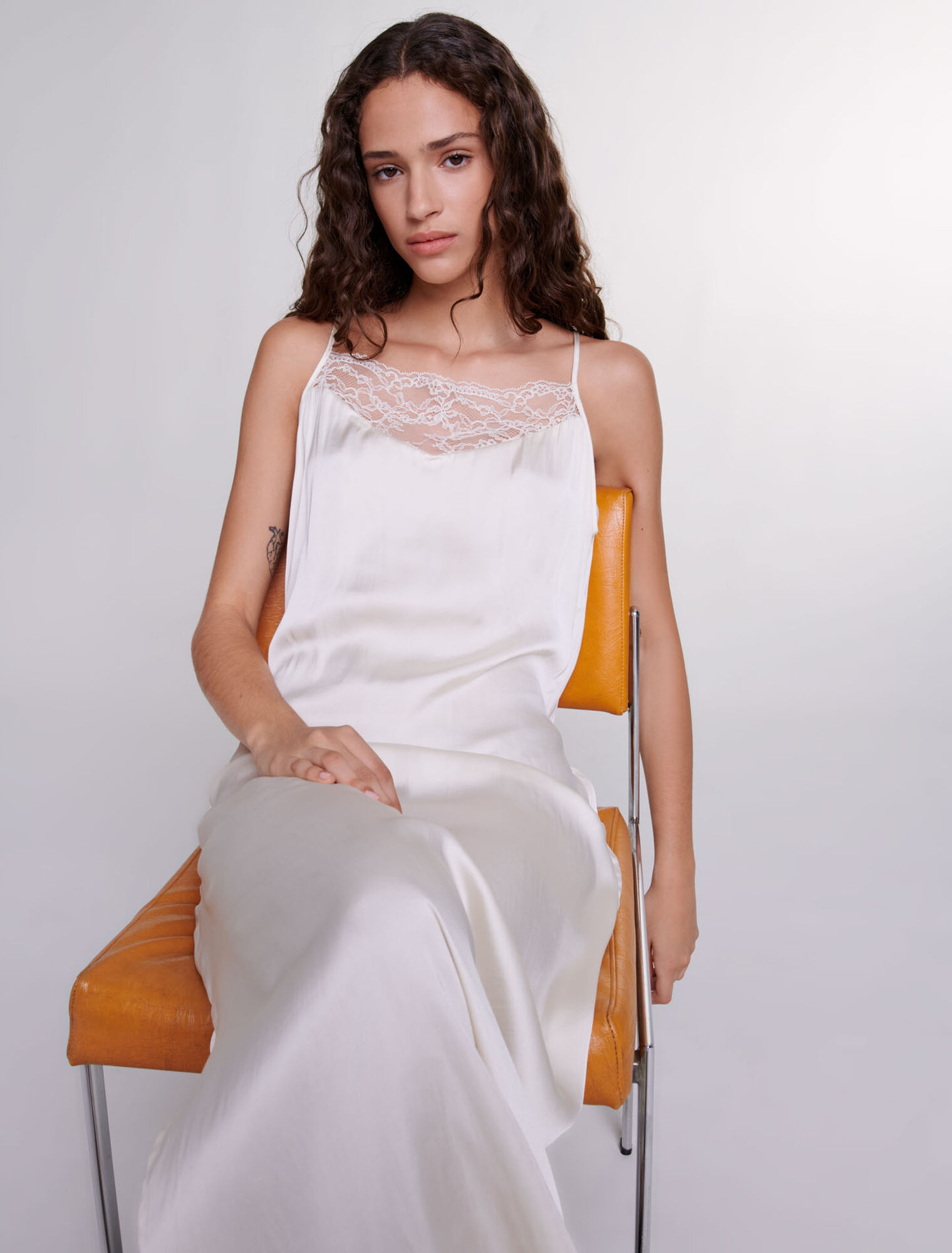 Robe longue satinée