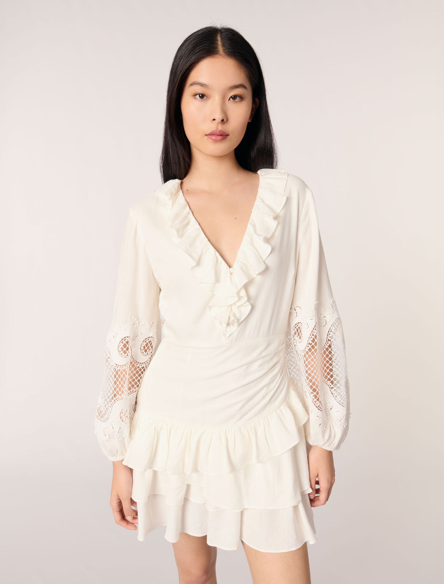Robe à volants et manches brodées