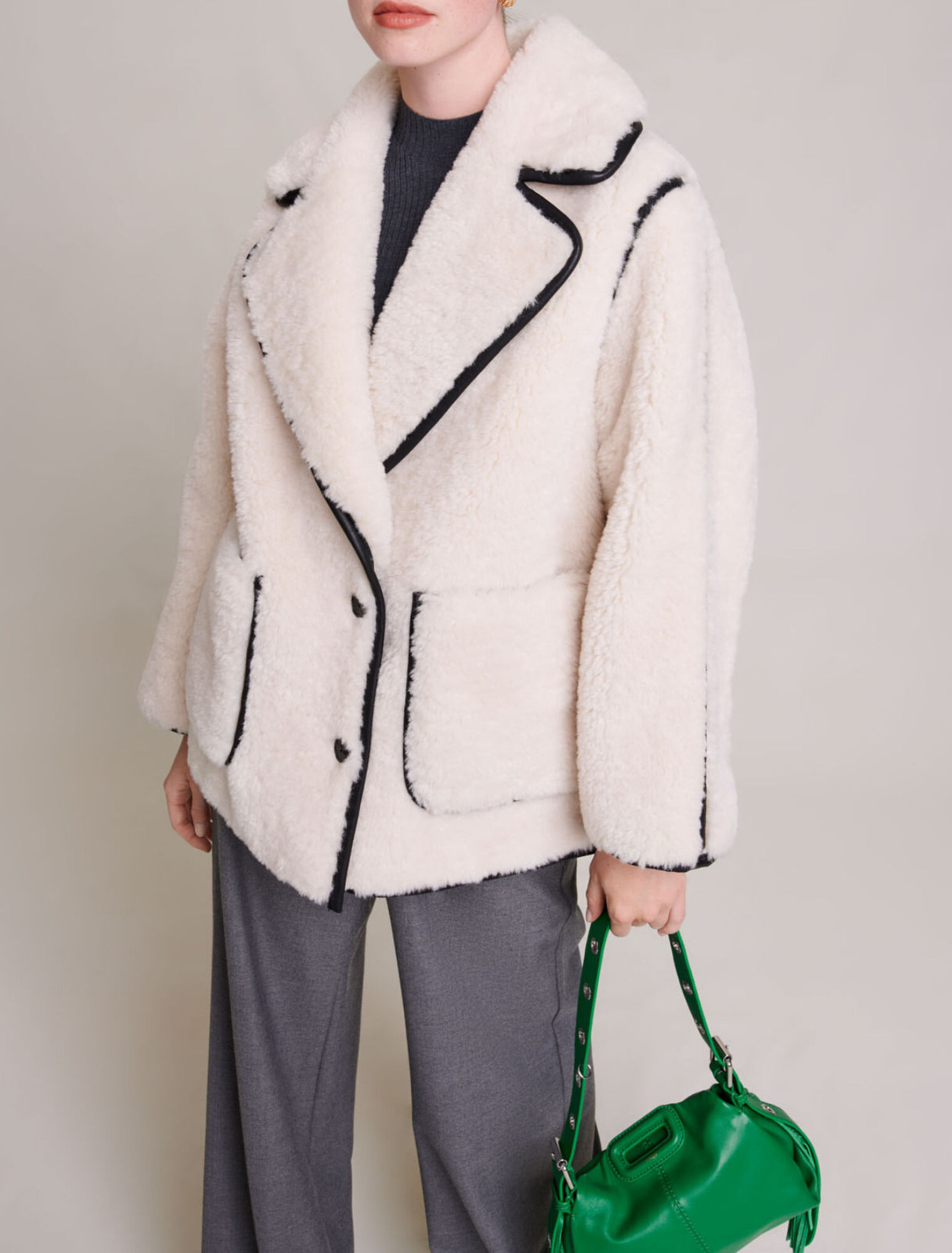 Manteau court en fausse fourrure