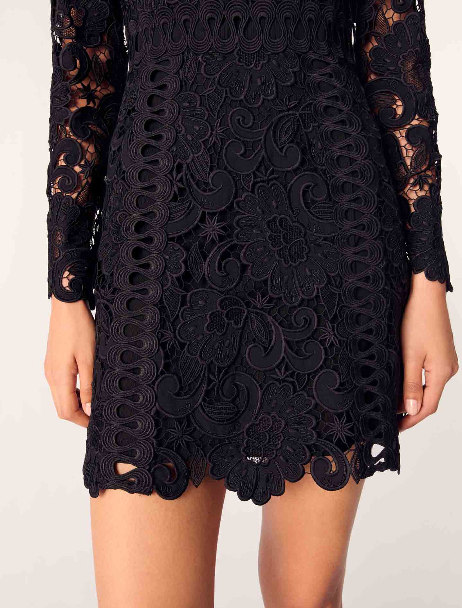 Robe courte en guipure