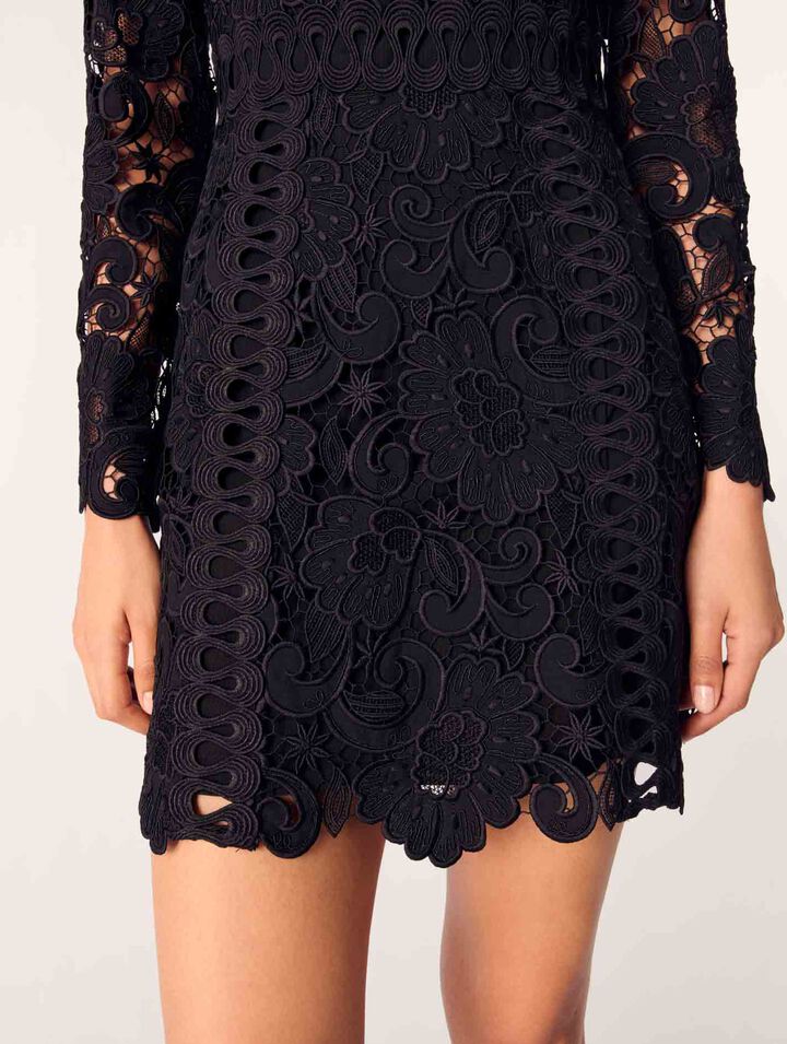 Robe courte en guipure