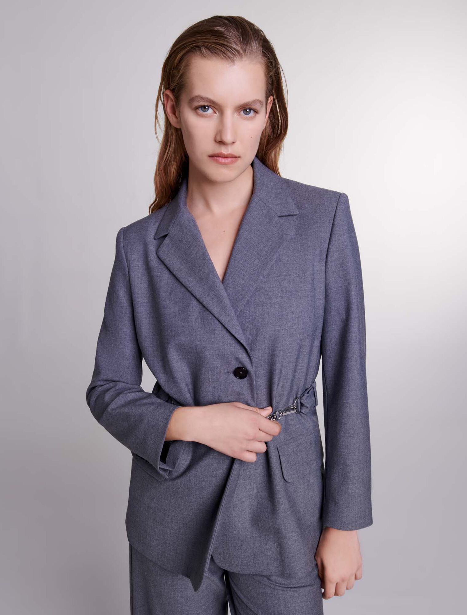 Veste de tailleur à ceinture chaîne