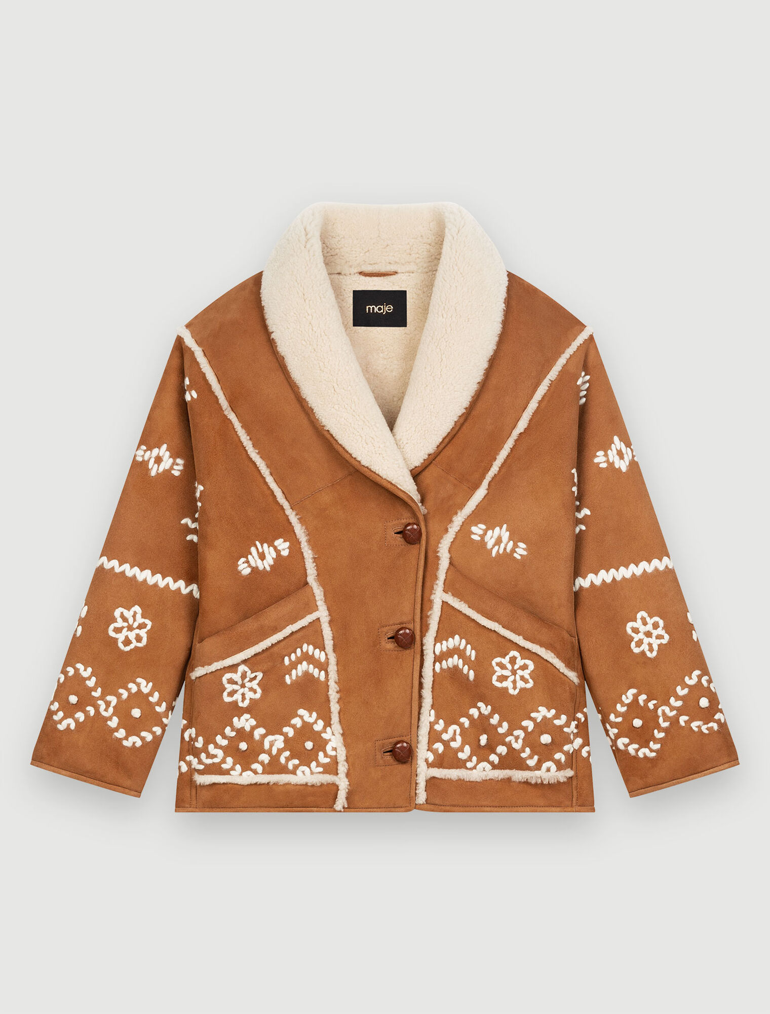 Manteau en peu lainée entièrement brodé