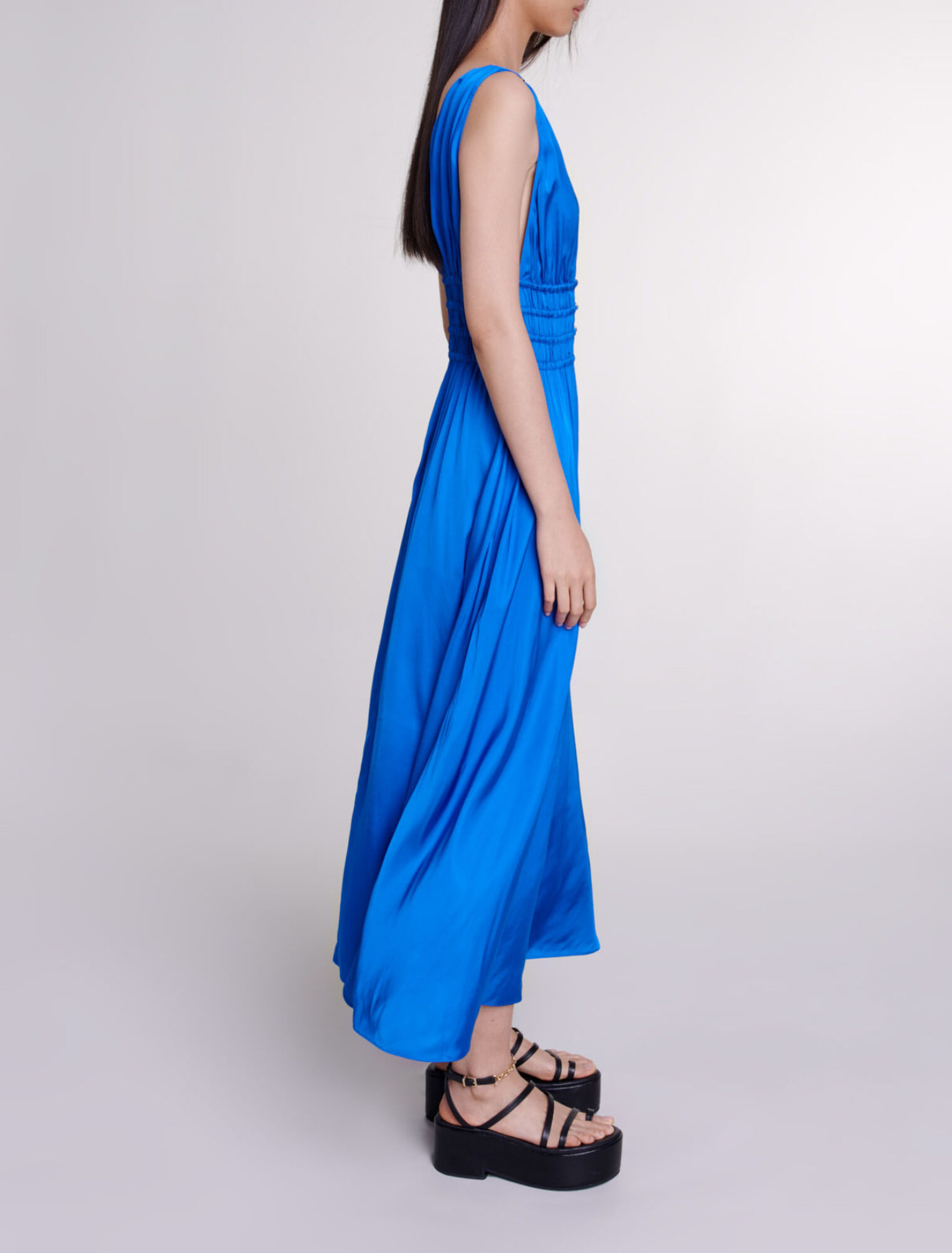Robe satinée ajourée
