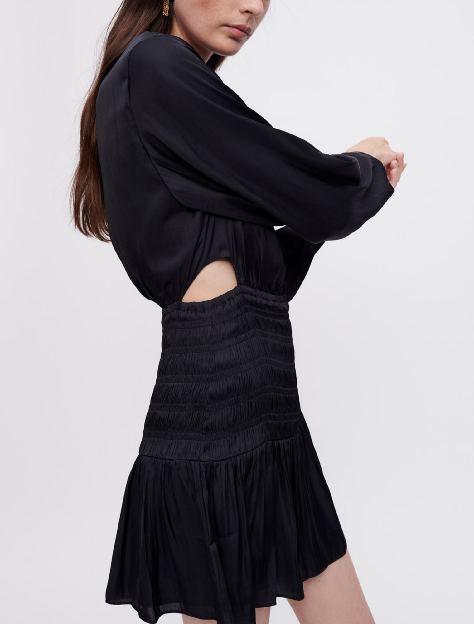 Robe en satin smockée