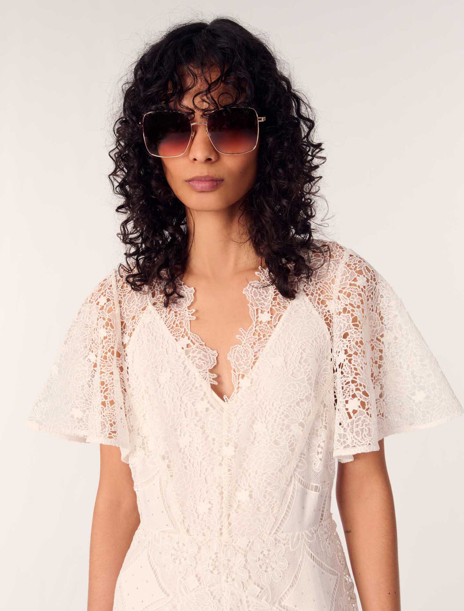 Robe longue en guipure à fleurs