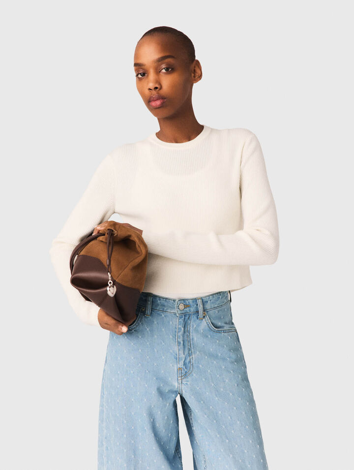 Pull avec boutons bijoux