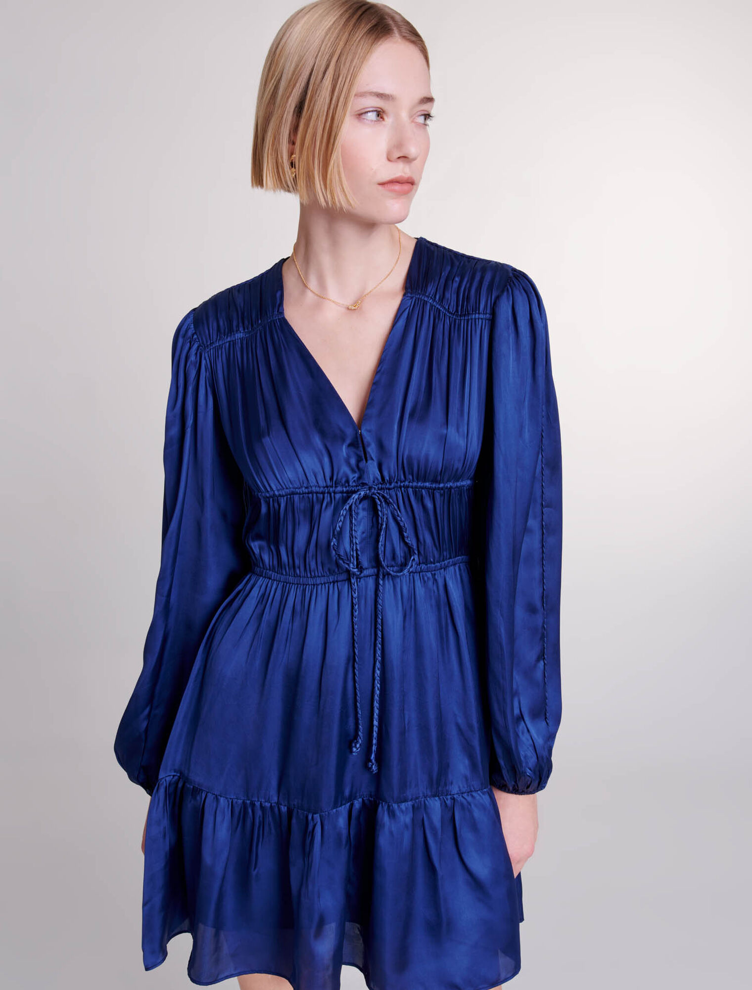 Robe courte satinée