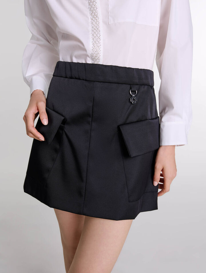Jupe courte en satin