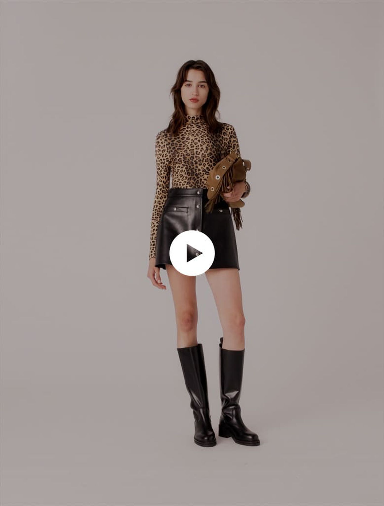Jupe en cuir avec boutons dorés