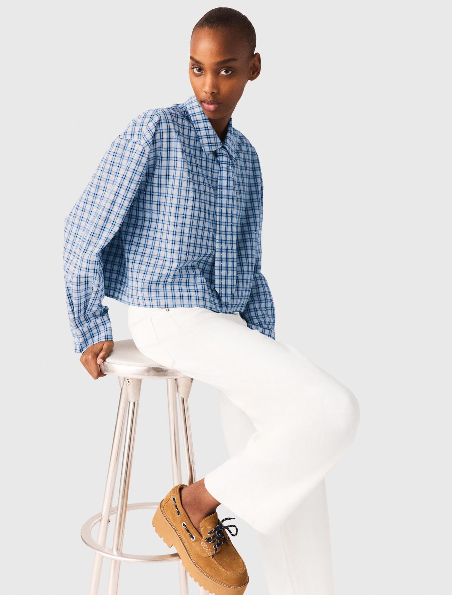 Chemise strass&eacute;e cravate amovible