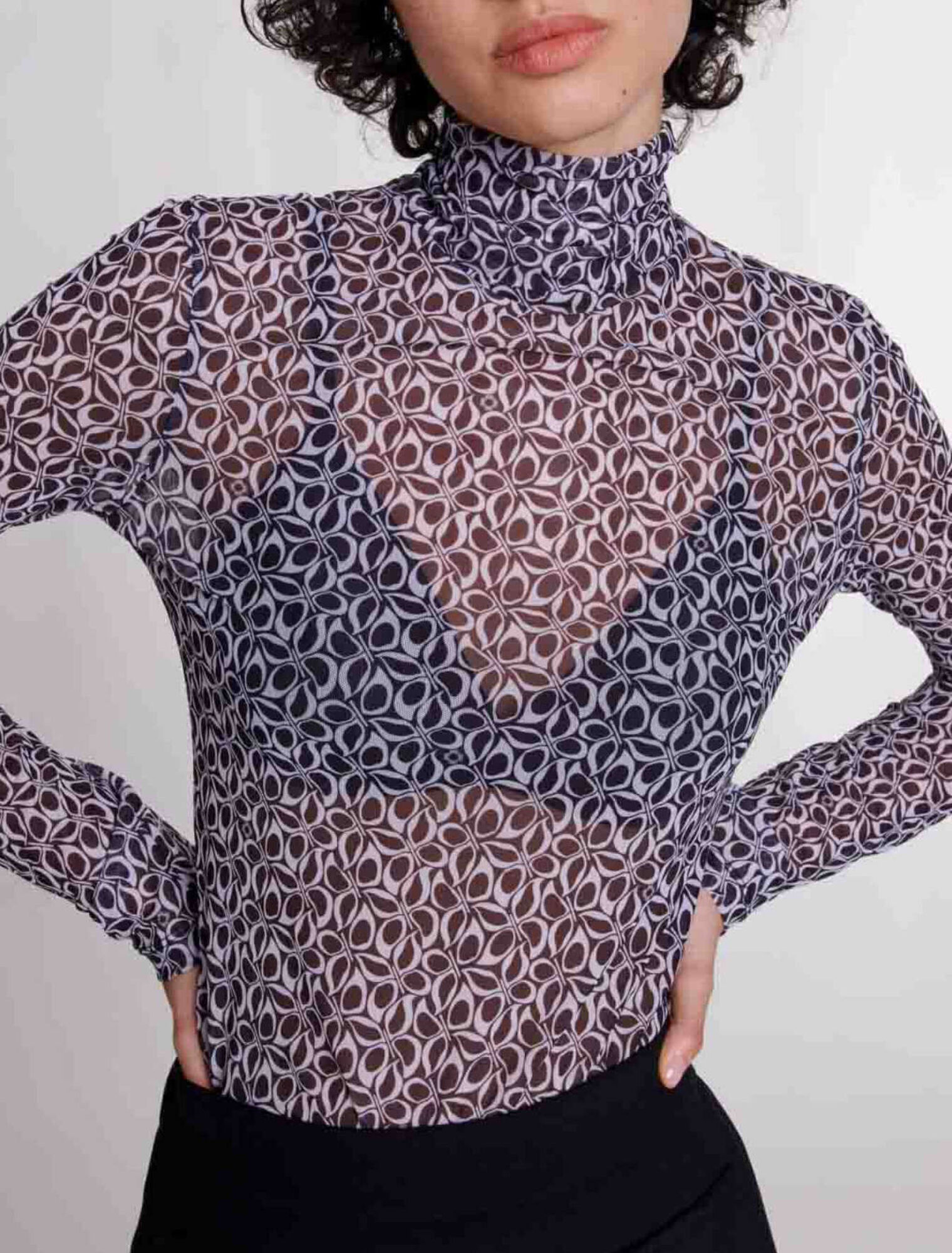 Top semi-transparent à motif