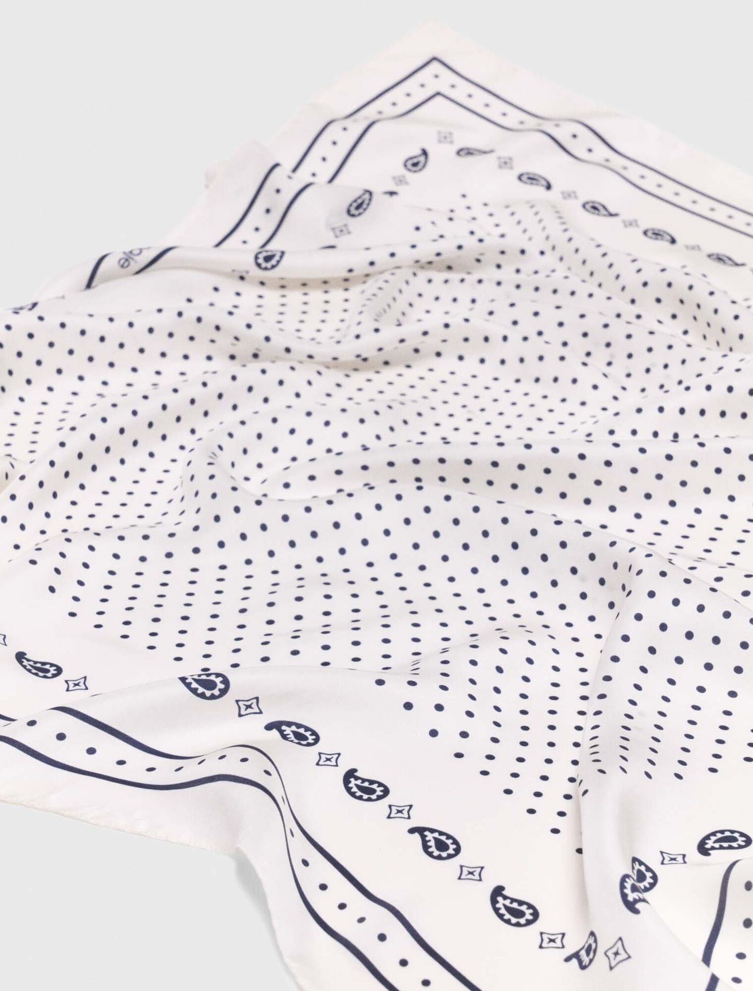 Carré 90x90 imprimé en soie