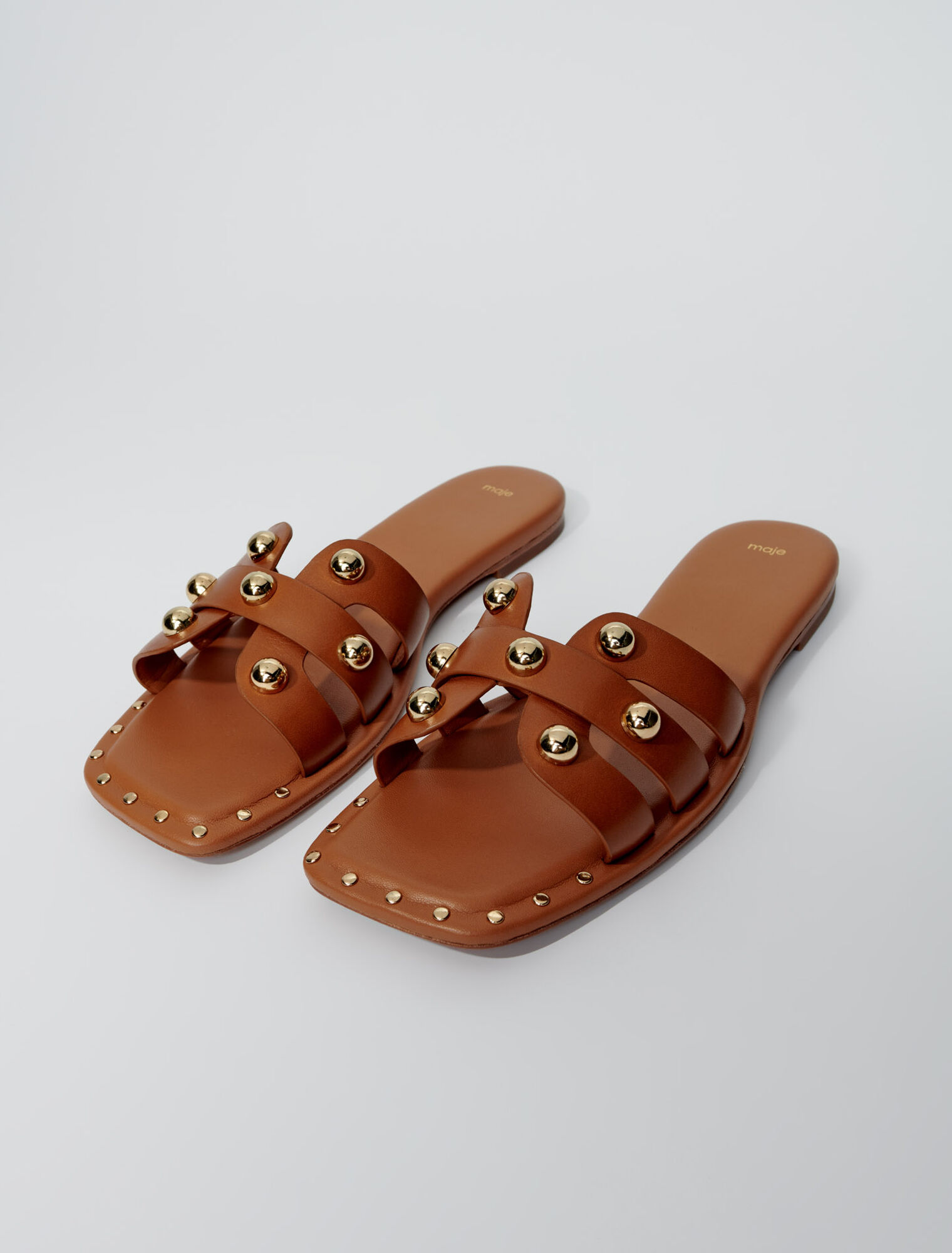 Mules en cuir ornées de studs