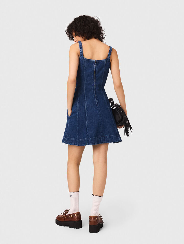 Robe &eacute;vas&eacute;e courte en denim