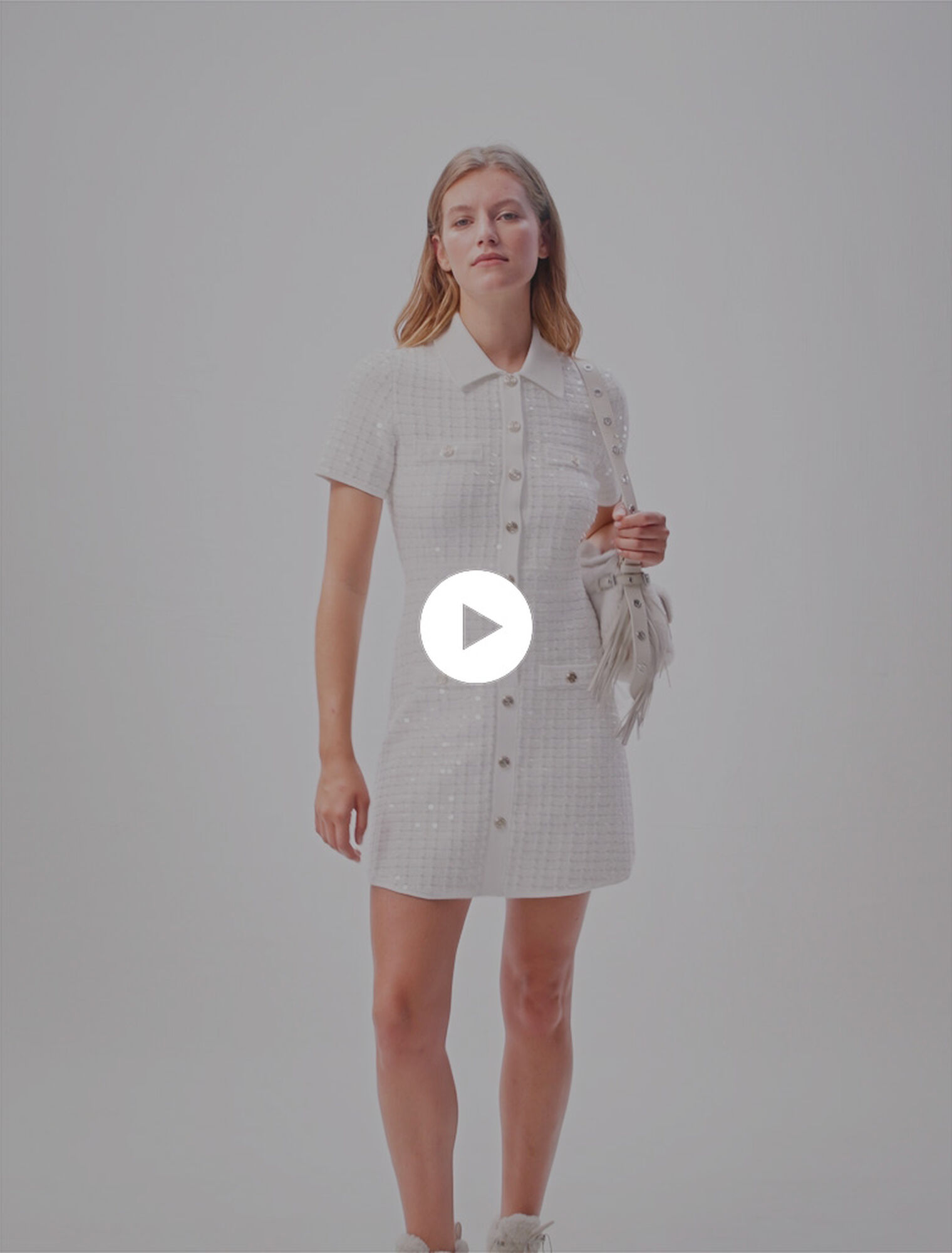 Robe courte en maille à sequins